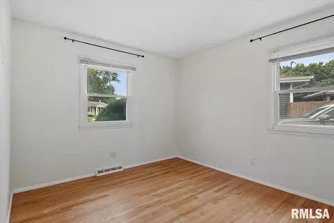 Bedroom - 124 Nottingham Rd, Springfield, IL 62704 photo 4 of 7