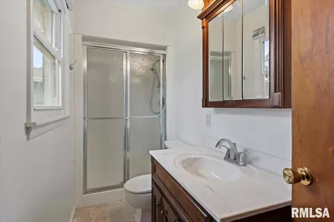 Bath - 124 Nottingham Rd, Springfield, IL 62704 photo 1 of 3