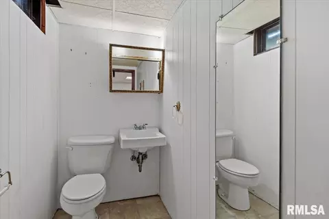Bath - 124 Nottingham Rd, Springfield, IL 62704 photo 3 of 3