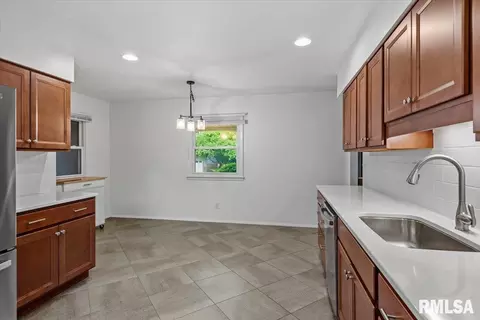 Kitchen - 124 Nottingham Rd, Springfield, IL 62704 photo 4 of 4