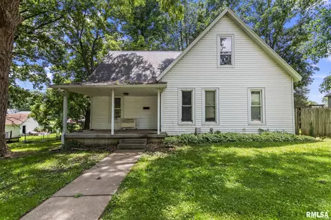 122 W Hardin St, Virginia, IL 62691