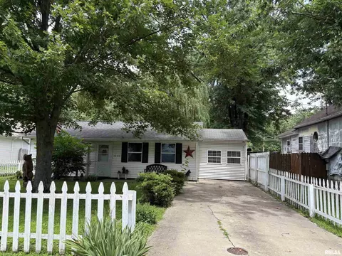 1205 W Rich St, Taylorville, IL 62568