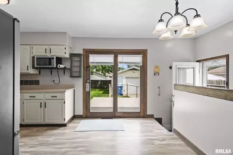 3025 E Griffiths Ave, Springfield, IL 62702 photo 6