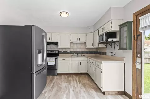 3025 E Griffiths Ave, Springfield, IL 62702 photo 8