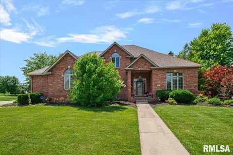 Exterior - 2517 Dickens Dr, Springfield, IL 62711 photo 2 of 11