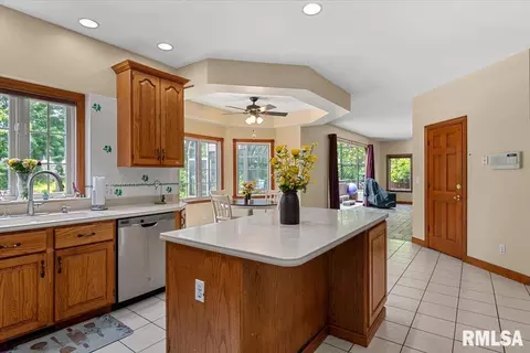 Kitchen - 2517 Dickens Dr, Springfield, IL 62711 photo 4 of 7