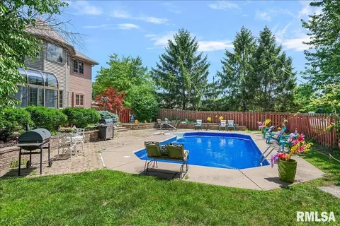 Exterior - 2517 Dickens Dr, Springfield, IL 62711 photo 10 of 11