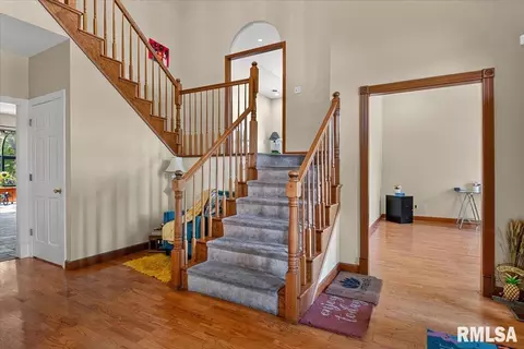 Entry Way - 2517 Dickens Dr, Springfield, IL 62711 photo 2 of 6