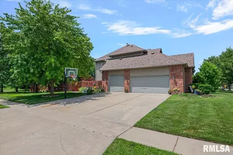 Exterior - 2517 Dickens Dr, Springfield, IL 62711 photo 7 of 11