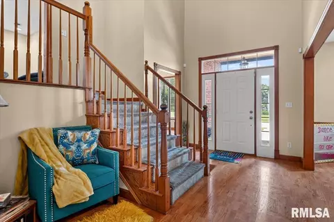 Entry Way - 2517 Dickens Dr, Springfield, IL 62711 photo 3 of 6