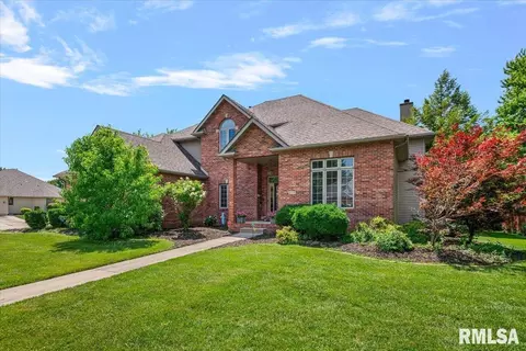 Exterior - 2517 Dickens Dr, Springfield, IL 62711 photo 3 of 11