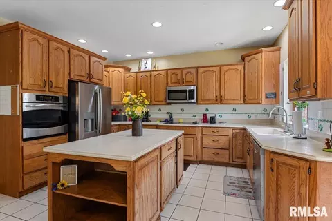 Kitchen - 2517 Dickens Dr, Springfield, IL 62711 photo 2 of 7