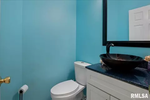 Bath - 2517 Dickens Dr, Springfield, IL 62711 photo 1 of 6