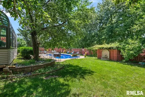 Exterior - 2517 Dickens Dr, Springfield, IL 62711 photo 11 of 11