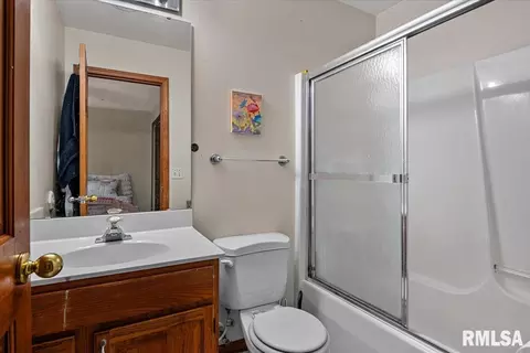 Bath - 2517 Dickens Dr, Springfield, IL 62711 photo 5 of 6