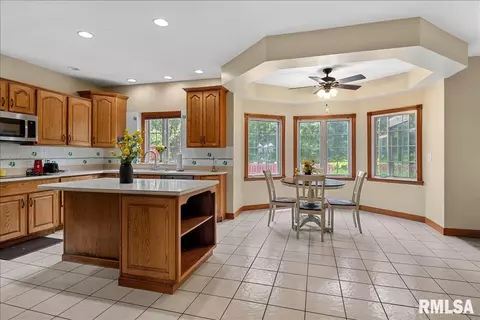Kitchen - 2517 Dickens Dr, Springfield, IL 62711 photo 6 of 7