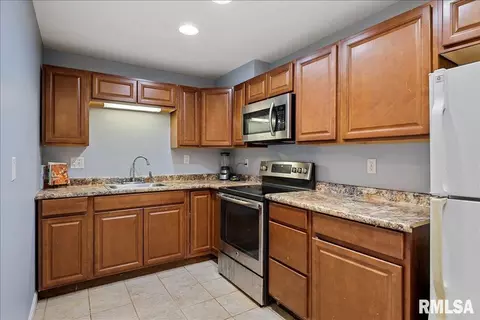 Kitchen - 2517 Dickens Dr, Springfield, IL 62711 photo 7 of 7