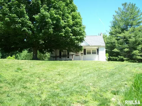 37 Lewis St, Winchester, IL 62694