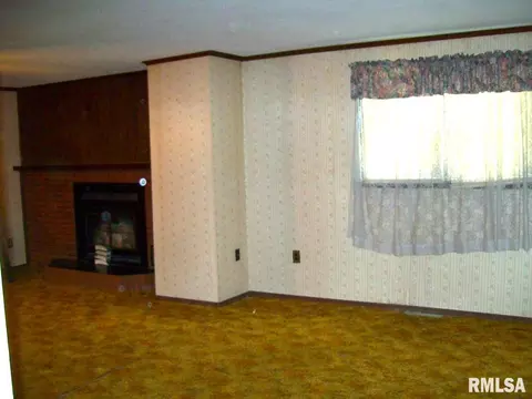 Living - 37 Lewis St, Winchester, IL 62694 photo 2 of 3