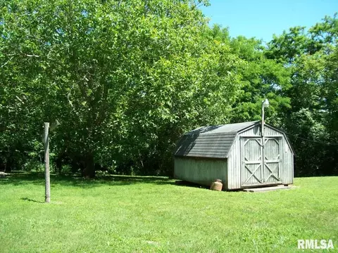 Exterior - 37 Lewis St, Winchester, IL 62694 photo 4 of 8