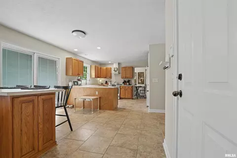 Entry Way - 416 S Maple Ave, Minier, IL 61759 photo 4 of 6