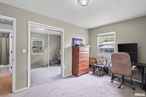 Bedroom - 2 Groton Dr, Springfield, IL 62702 photo 1 of 10