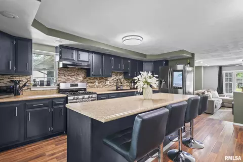 Kitchen - 2 Groton Dr, Springfield, IL 62702 photo 5 of 7