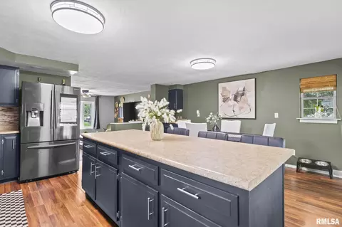 Kitchen - 2 Groton Dr, Springfield, IL 62702 photo 6 of 7