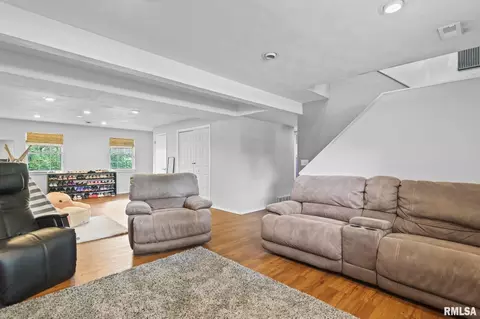Other - 2 Groton Dr, Springfield, IL 62702 photo 2 of 7