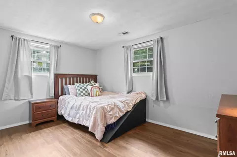Bedroom - 2 Groton Dr, Springfield, IL 62702 photo 6 of 10