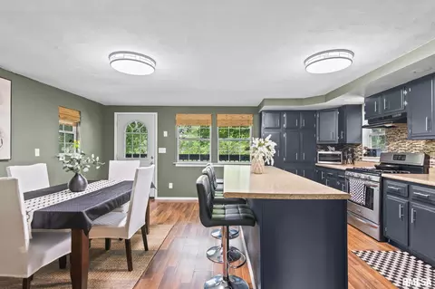Kitchen - 2 Groton Dr, Springfield, IL 62702 photo 1 of 7