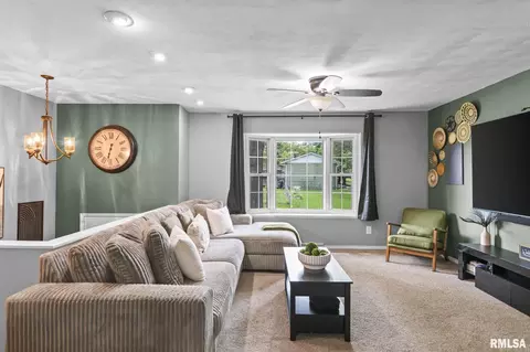 Living - 2 Groton Dr, Springfield, IL 62702 photo 3 of 4