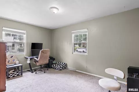 Bedroom - 2 Groton Dr, Springfield, IL 62702 photo 2 of 10