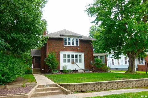 1369 N Prairie St, Galesburg, IL 61401