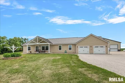 836 E 1800 N Rd, Taylorville, IL 62568