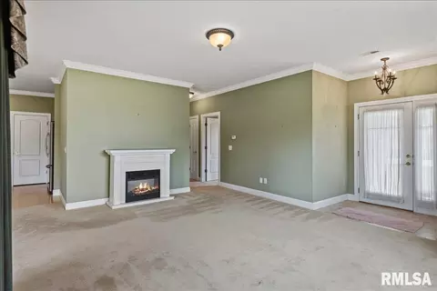 Living - 805 Colorado Ct, Springfield, IL 62711 photo 3 of 5