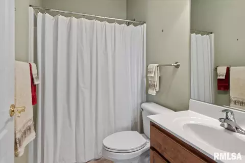 Bath - 805 Colorado Ct, Springfield, IL 62711 photo 1 of 1