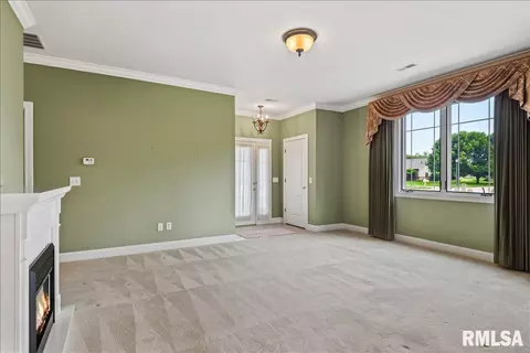 Living - 805 Colorado Ct, Springfield, IL 62711 photo 4 of 5