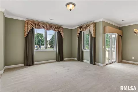 Living - 805 Colorado Ct, Springfield, IL 62711 photo 5 of 5