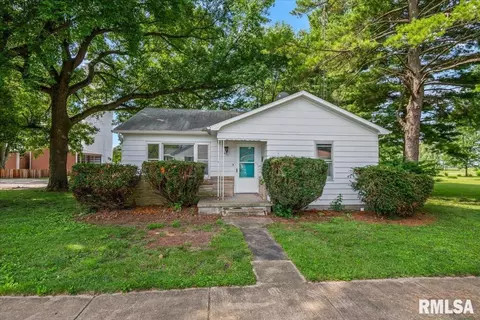 400 W Harpole St, Williamsville, IL 62693