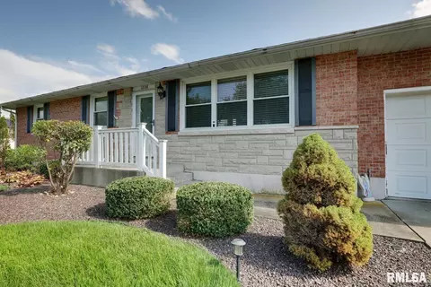 1226 Saint Charles Dr, Quincy, IL 62305