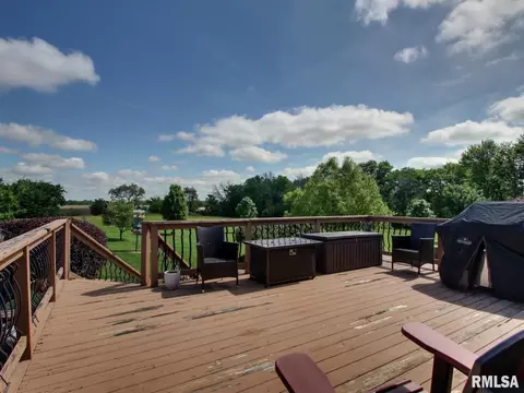 Exterior - 507 E High St, Mendon, IL 62351 photo 8 of 9