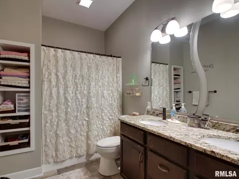 Bath - 507 E High St, Mendon, IL 62351 photo 4 of 5