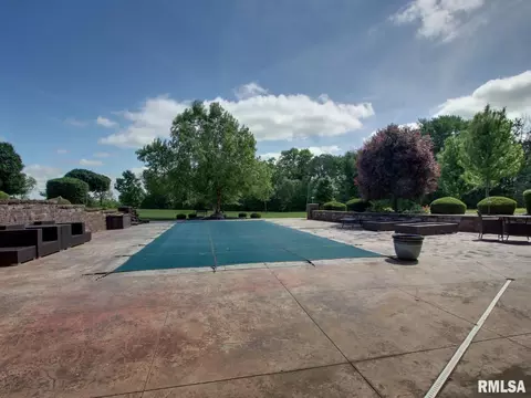 Exterior - 507 E High St, Mendon, IL 62351 photo 5 of 9