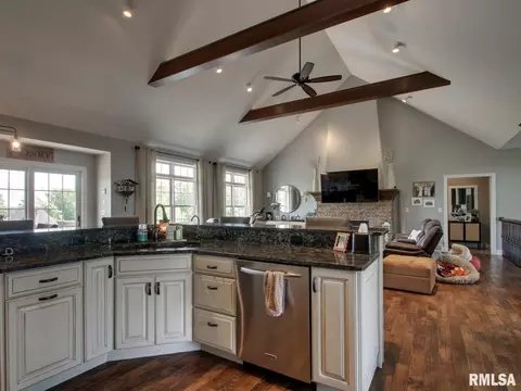 Kitchen - 507 E High St, Mendon, IL 62351 photo 1 of 6