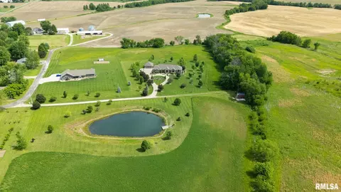 507 E High St, Mendon, IL 62351