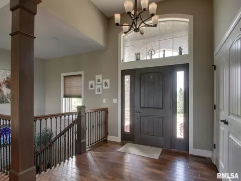 Entry Way - 507 E High St, Mendon, IL 62351 photo 1 of 2