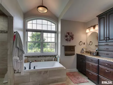 Bath - 507 E High St, Mendon, IL 62351 photo 1 of 5