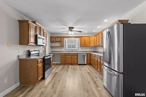 Kitchen - 317 E Kimble St, Springfield, IL 62703 photo 1 of 2
