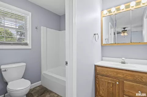 Bath - 317 E Kimble St, Springfield, IL 62703 photo 1 of 2